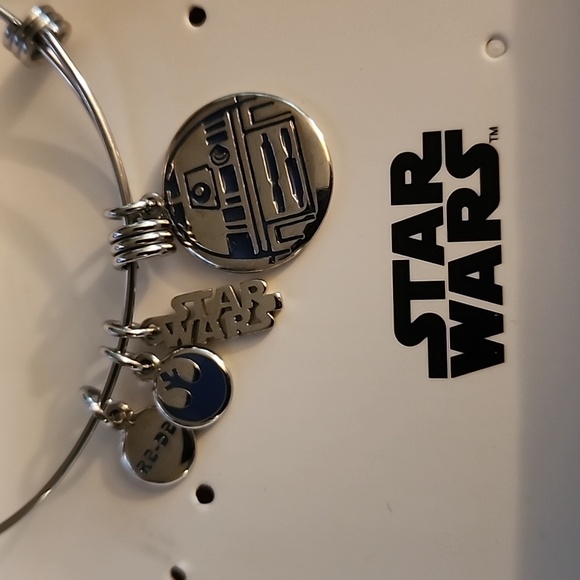 Disney Star Wars R2-D2 Expandable Charm Bracelet Lucas Films - Picture 2 of 2